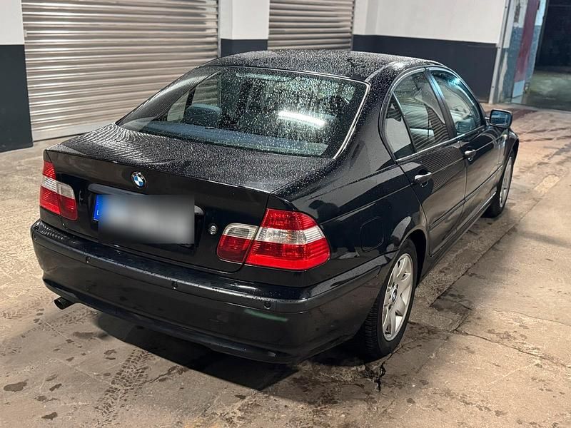 Gebraucht BMW 316 116 PS (85 kW) 2005 Schwarz Limousine