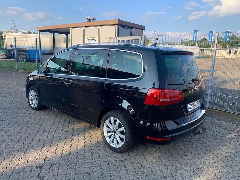 Schwarz Gebraucht 2010 VW Sharan Highline Van / Kleinbus | 6.980 € (Fairer Preis) - Bild 1/4