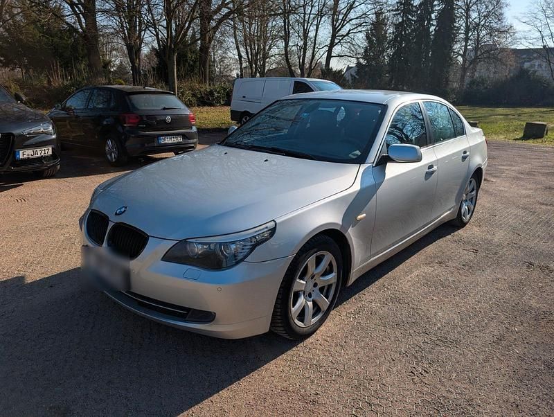 Gebraucht BMW 523 190 PS (139 kW) 2007 Silber Limousine