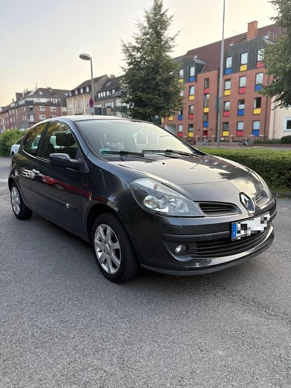 Grau Gebraucht 2006 Renault Clio II Kleinwagen | 1.350 € (Guter Preis) - Bild 1/4