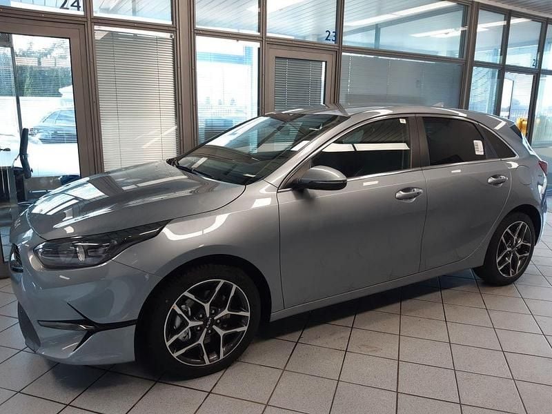 Neu Kia Ceed 140 PS (102 kW) 2026 Lunasilbermet. Kleinwagen