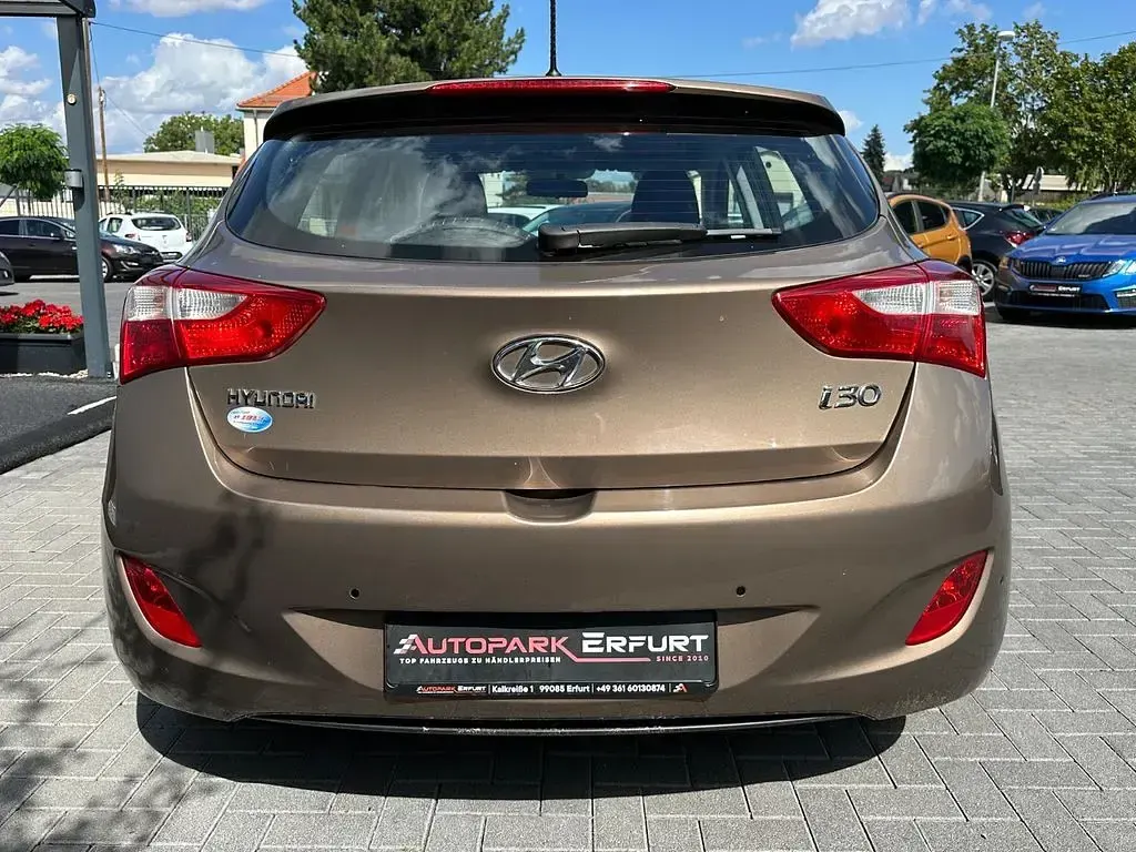 Gebraucht Hyundai i30 99 PS (72 kW) 2014 Gold Limousine