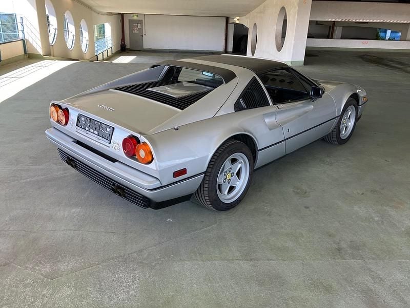 Second-hand Ferrari 328 255 CP (187 kW) 1986 Argintiu Coupe