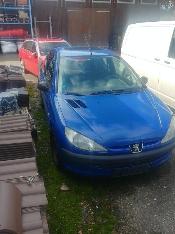 Blau Gebraucht 2000 Peugeot 206 Kleinwagen | 500 € (Guter Preis) - Bild 1/4