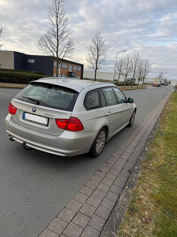 Gebraucht BMW 320 184 PS (135 kW) 2012 Silber Kombi