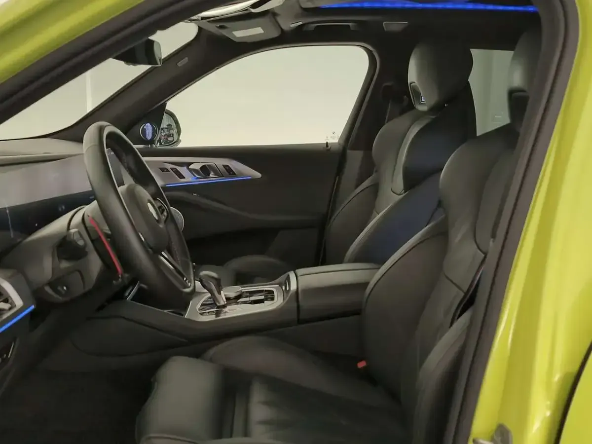 Używany BMW XM Performance 653 KM (480 kW) 2025 Żółty SUV