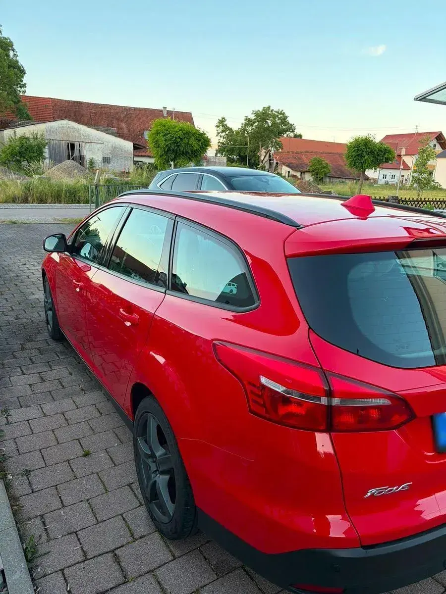 Gebraucht Ford Focus Business Edition 105 PS (77 kW) 2017 Rot Kombi