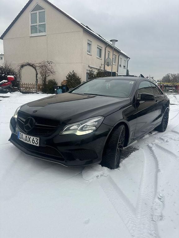 Schwarz Gebraucht 2013 Mercedes E220 Coupé | 10.199 € (Guter Preis) - Bild 1/4