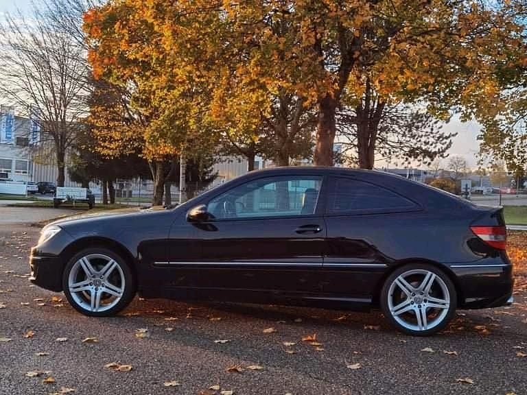 Gebraucht Mercedes 180 143 PS (105 kW) 2008 Schwarz Limousine