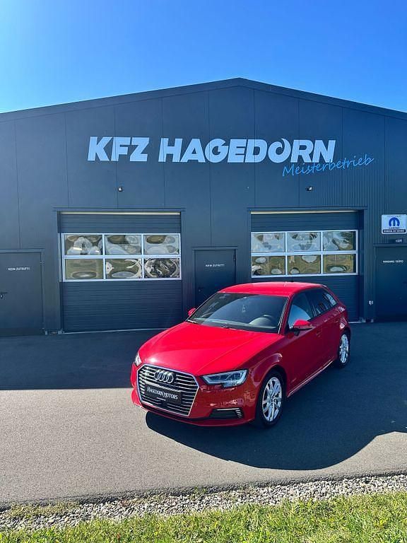 Rot Gebraucht 2020 Audi A3 e-tron Sport Kleinwagen | 22.990 € (Fairer Preis) - Bild 1/4