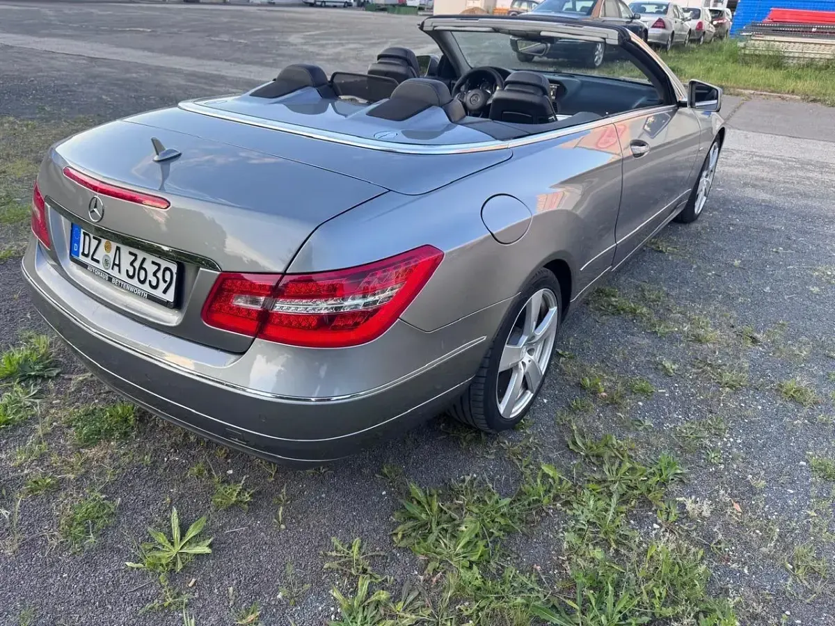 Gebraucht Mercedes E220 170 PS (125 kW) 2011 Silber Cabrio