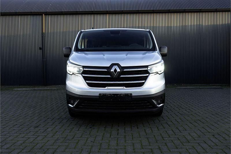 Gebraucht Renault Trafic 150 PS (110 kW) 2024 Silber Van / Kleinbus