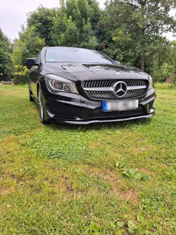 Schwarz Gebraucht 2015 Mercedes CLA220 Limousine | 15.850 € (Fairer Preis) - Bild 1/4