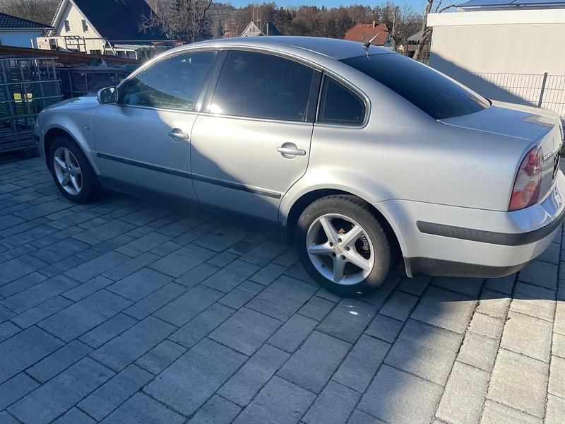 Gebraucht VW Passat 105 PS (77 kW) 2002 Silber Limousine