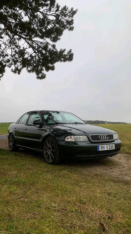 Grün Gebraucht 1996 Audi A4 Limousine | 6.800 € - Bild 1/4
