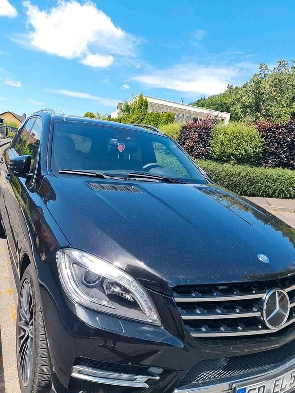 Schwarz Gebraucht 2015 Mercedes 350 Limousine | 21.990 € - Bild 1/4
