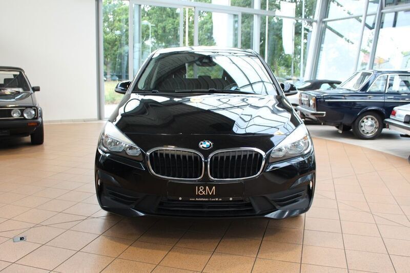 Schwarz Gebraucht 2021 BMW 216 Sport Line Kombi | 12.990 € - Bild 1/4