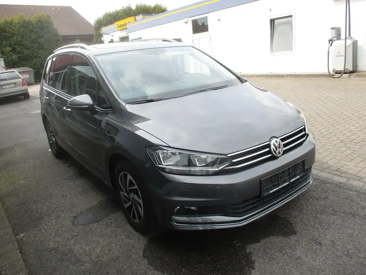 Używany VW Touran Join 116 KM (85 kW) 2018 Szary Minivan