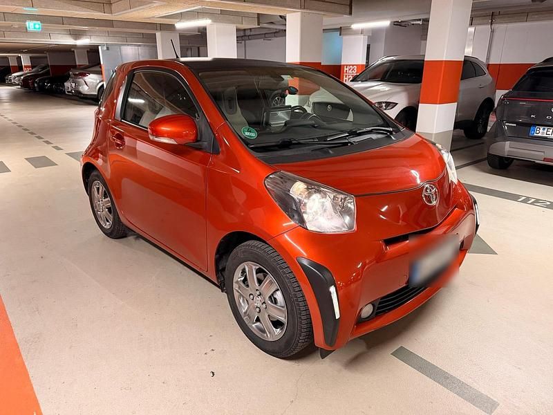 Gebraucht Toyota iQ 70 PS (51 kW) 2011 Orange Kleinwagen