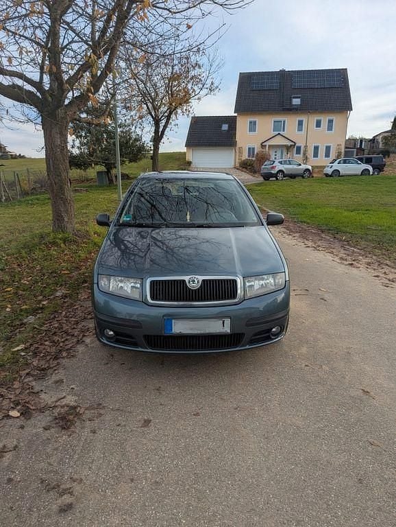 Grau Gebraucht 2006 Skoda Fabia Limousine | 1.700 € (Teuer) - Bild 1/4