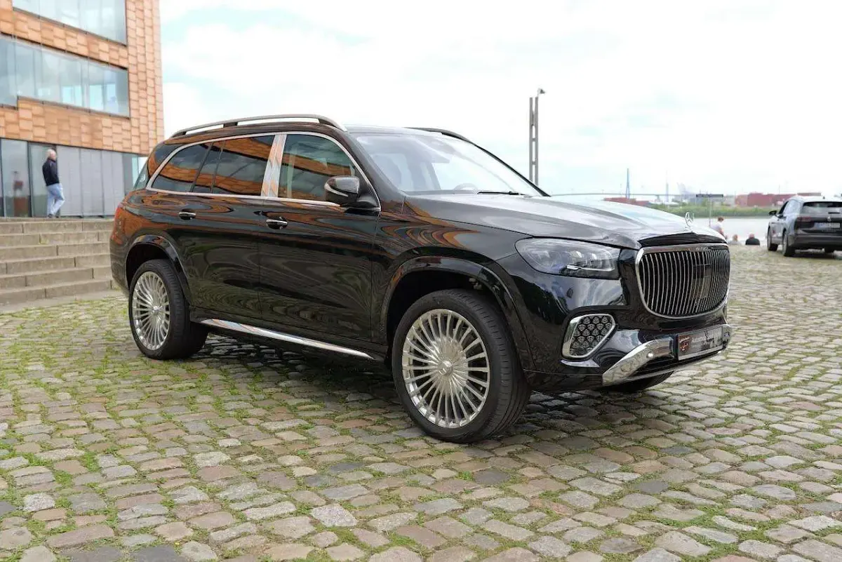 Neu Mercedes GLS600 Maybach 557 PS (409 kW) 2025 Obsidianschwarz  lack SUV