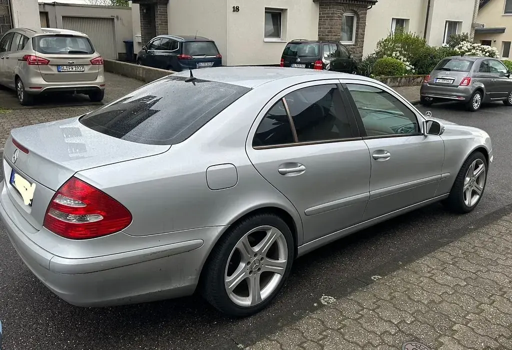 Gebraucht Mercedes E220 Elegance 150 PS (110 kW) 2005 Grau Limousine