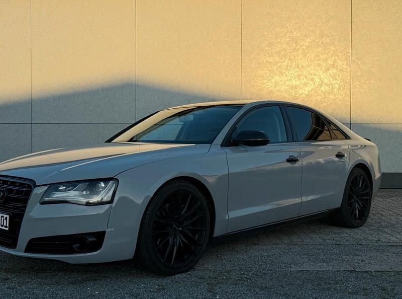 Grau Gebraucht 2013 Audi A8 Limousine | 13.900 € (Superpreis) - Bild 1/2