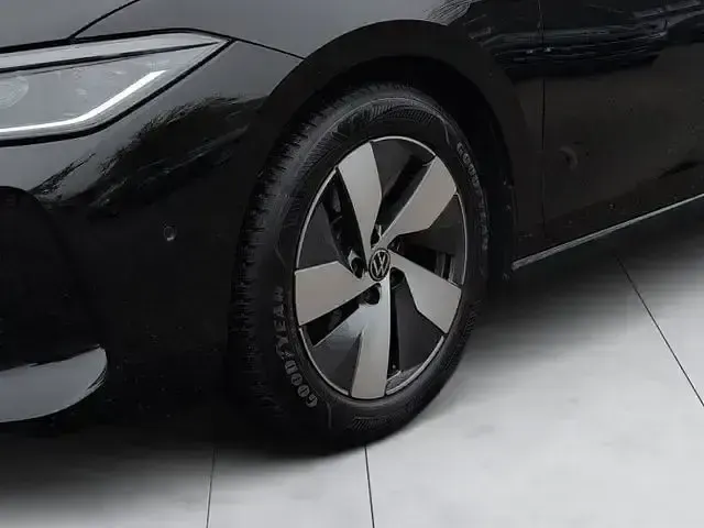 Używany VW Passat Elegance 150 KM (110 kW) 2025 Czarny Kombi