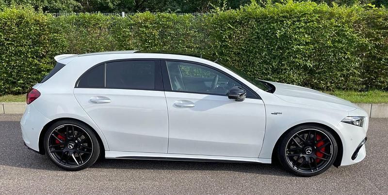 Weiß Gebraucht 2023 Mercedes A45 AMG AMG Limousine | 51.950 € (Fairer Preis) - Bild 1/4