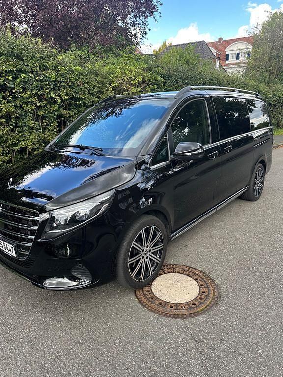 Schwarz Gebraucht 2025 Mercedes V300 Avantgarde Van / Kleinbus | 108.000 € - Bild 1/4