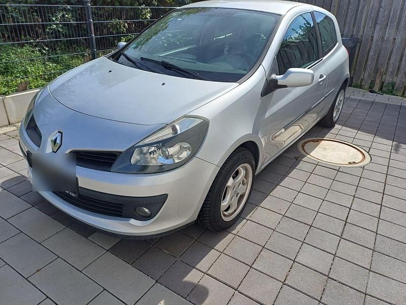 Silber Gebraucht 2009 Renault Clio II Campus Kleinwagen | 1.200 € (Guter Preis) - Bild 1/4