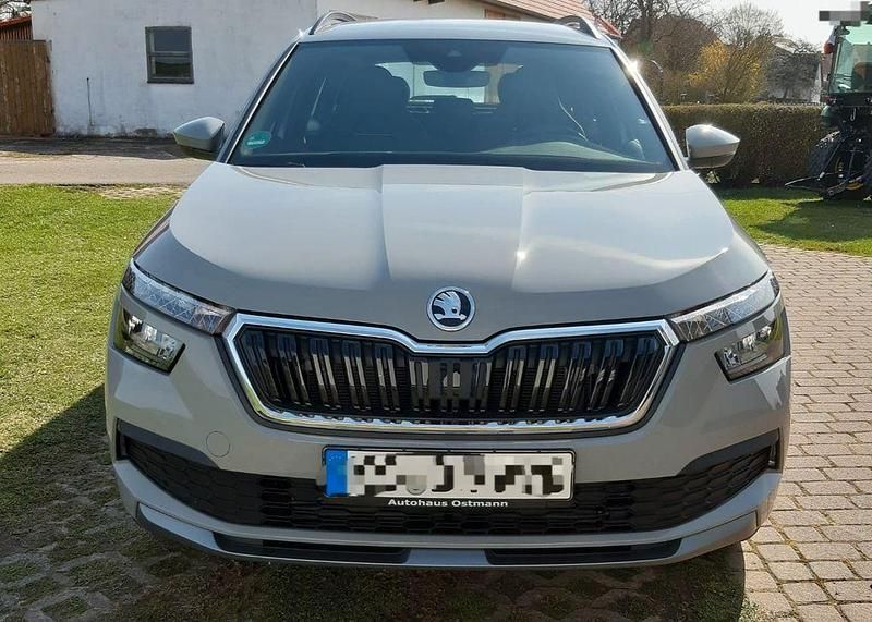 Grau Gebraucht 2021 Skoda Kamiq Ambition SUV | 18.500 € (Etwas zu teuer) - Bild 1/4