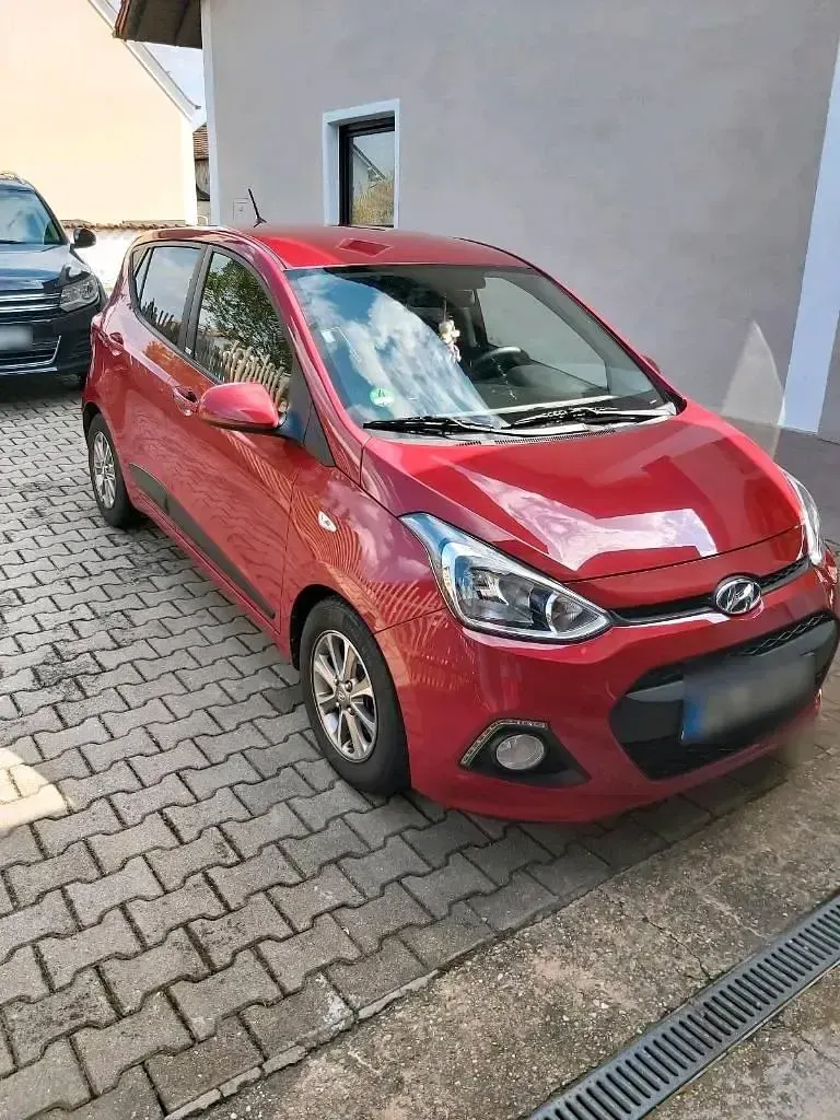 Gebraucht Hyundai i10 Passion 87 PS (63 kW) 2016 Rot Kleinwagen