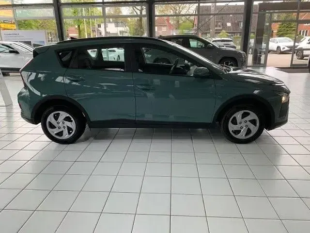 Neu Hyundai Bayon Select 101 PS (74 kW) 2025 Gruen SUV