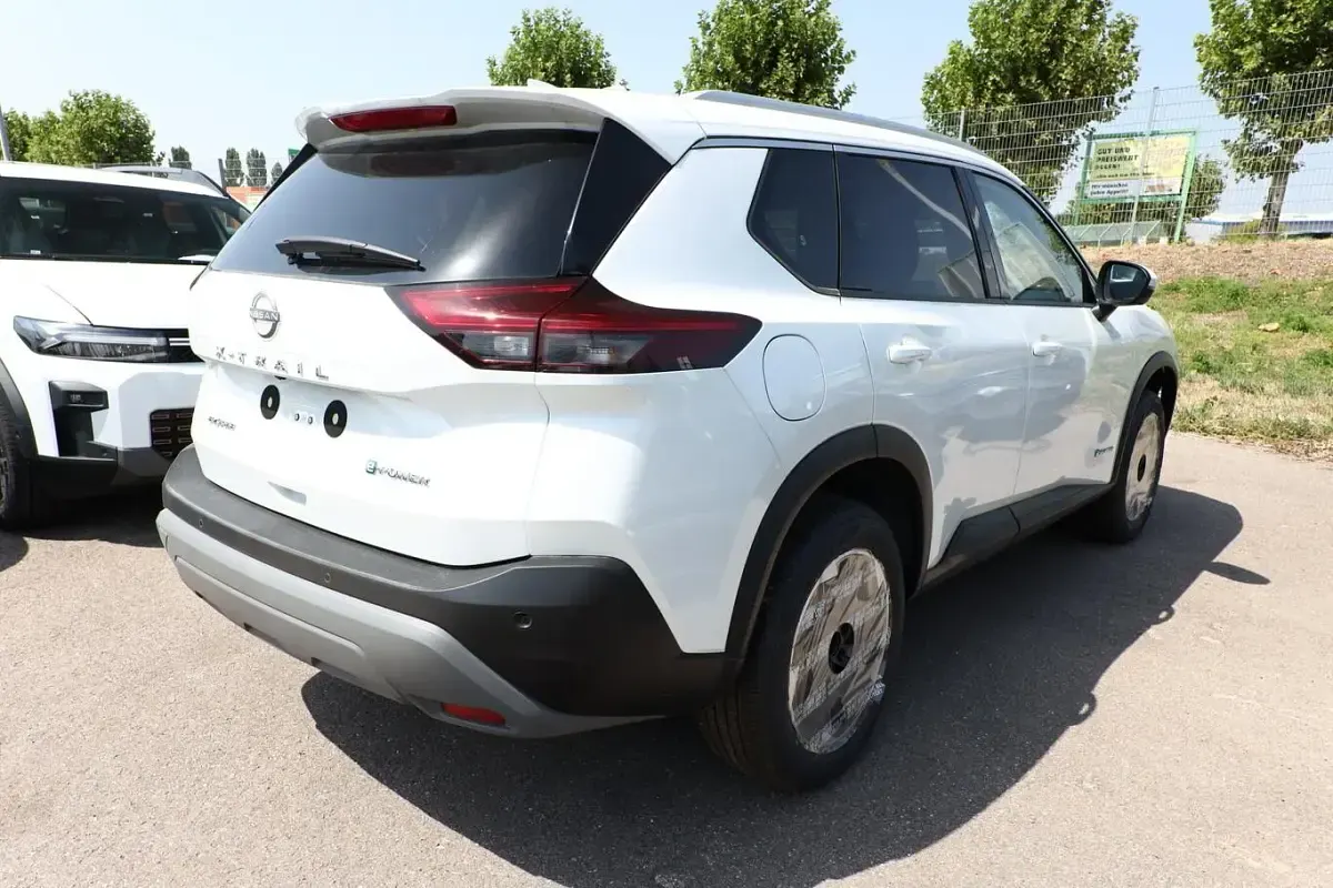 Neu Nissan X-Trail N-Connecta 158 PS (116 kW) 2026 Pearl white perleffekt SUV