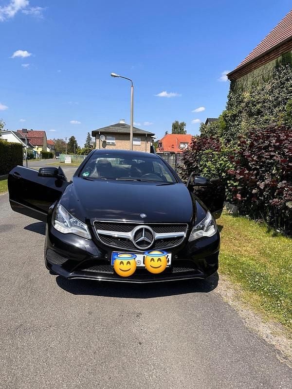 Schwarz Gebraucht 2015 Mercedes E200 Coupé | 16.500 € - Bild 1/4