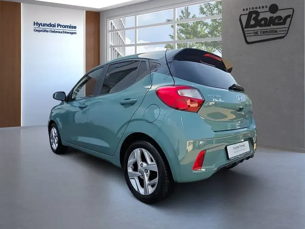 Gebraucht Hyundai i10 67 PS (49 kW) 2023 Grün Kleinwagen
