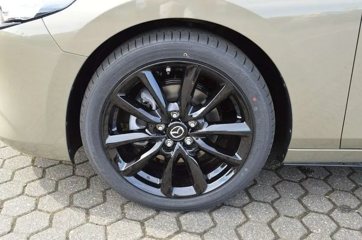 Neu Mazda 3 140 PS (102 kW) 2026 Zircon sand Limousine