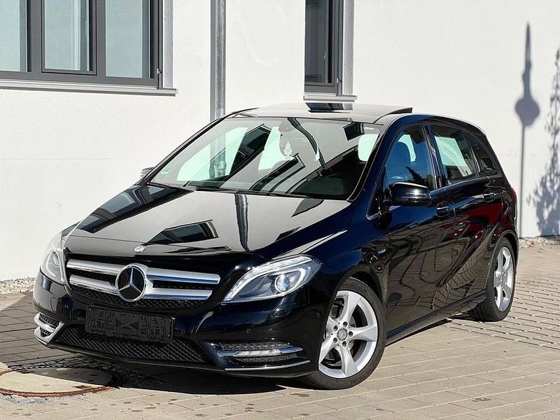 Schwarz Gebraucht 2012 Mercedes B200 Sport Van / Kleinbus | 11.999 € (Guter Preis) - Bild 1/4