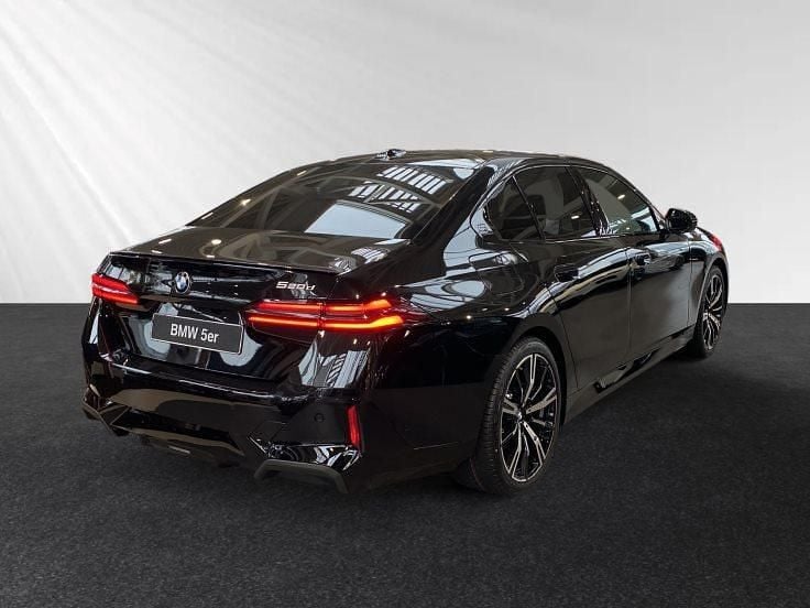 Neu BMW 520 M Sport 197 PS (144 kW) 2025 Saphirschwarz metallic Limousine