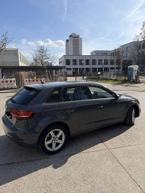 Second-hand Audi A3 Design 116 CP (85 kW) 2018 Berlinǎ