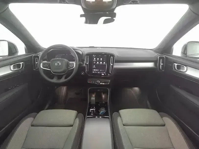 Gebraucht Volvo XC40 Plus 163 PS (119 kW) 2025 Grau SUV