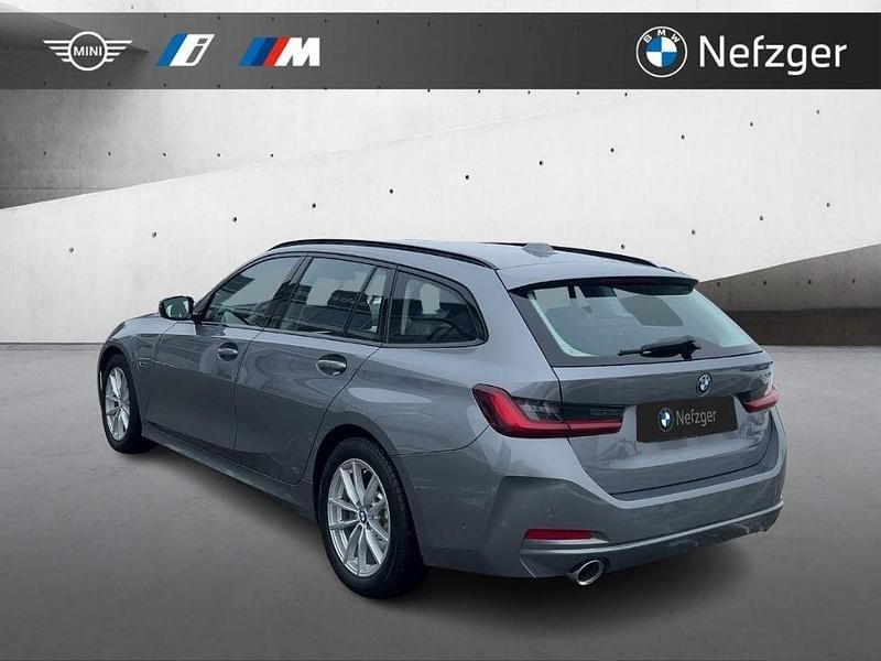 Gebraucht BMW 330e 292 PS (214 kW) 2022 Skyscraper grau metallic Kombi