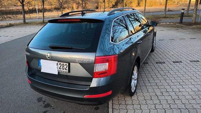 Gebraucht Skoda Octavia Elegance 150 PS (110 kW) 2014 Grau Kleinwagen