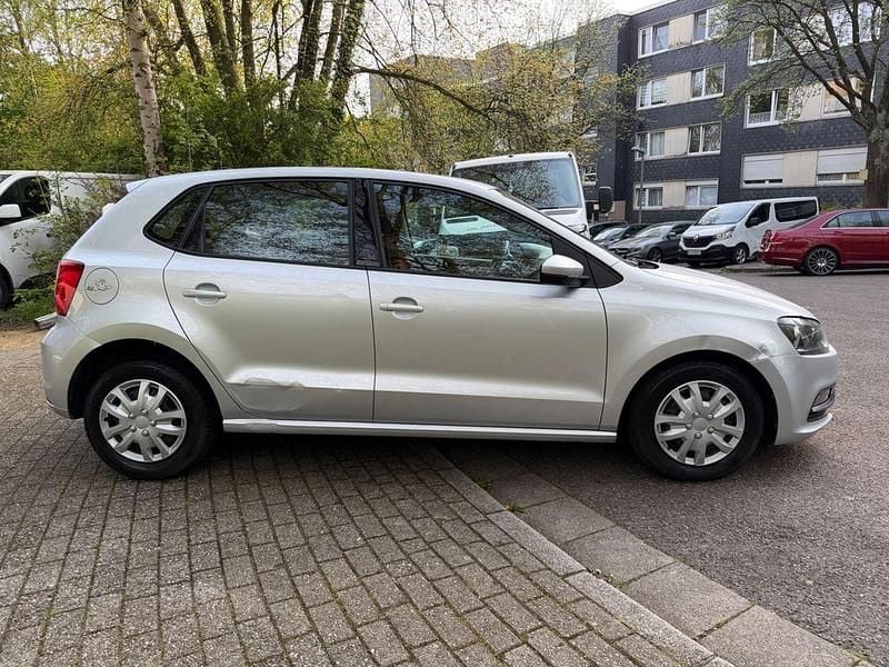 Second-hand VW Polo Comfortline 90 CP (66 kW) 2016 Argintiu Berlinǎ