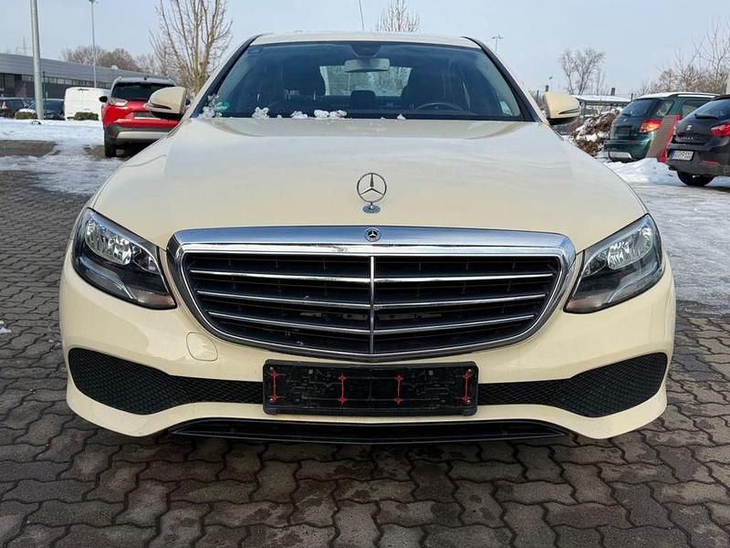 Gebraucht Mercedes E200 150 PS (110 kW) 2016 Beige Limousine