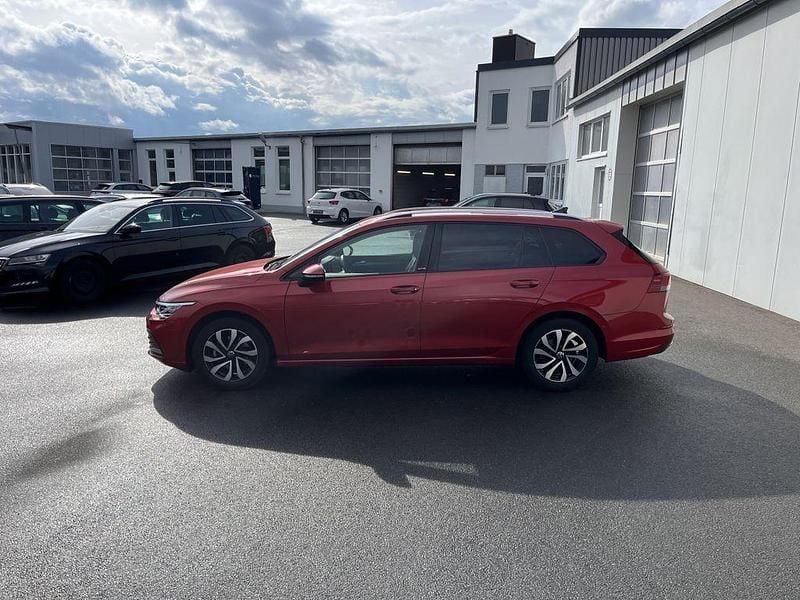Gebraucht VW Golf VIII Active 150 PS (110 kW) 2022 Kings red Kombi