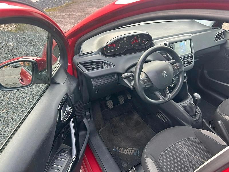 Second-hand Peugeot 208 86 CP (63 kW) 2014 Roșu Hatchback