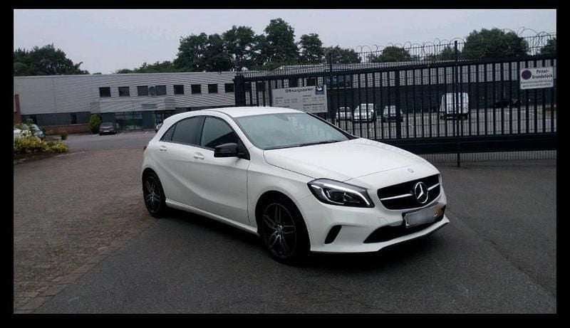 Weiß Gebraucht 2015 Mercedes A180 Night Limousine | 14.400 € (Fairer Preis) - Bild 1/4