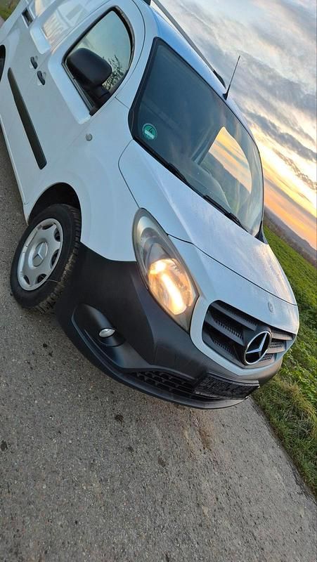 Weiß Gebraucht 2014 Mercedes 190 Limousine | 6.150 € - Bild 1/4